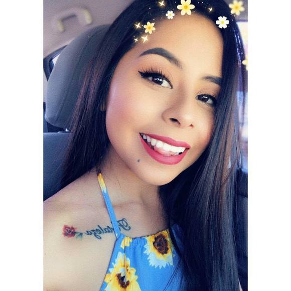 Meet your Posher, Claudia - Picture 1 of 1